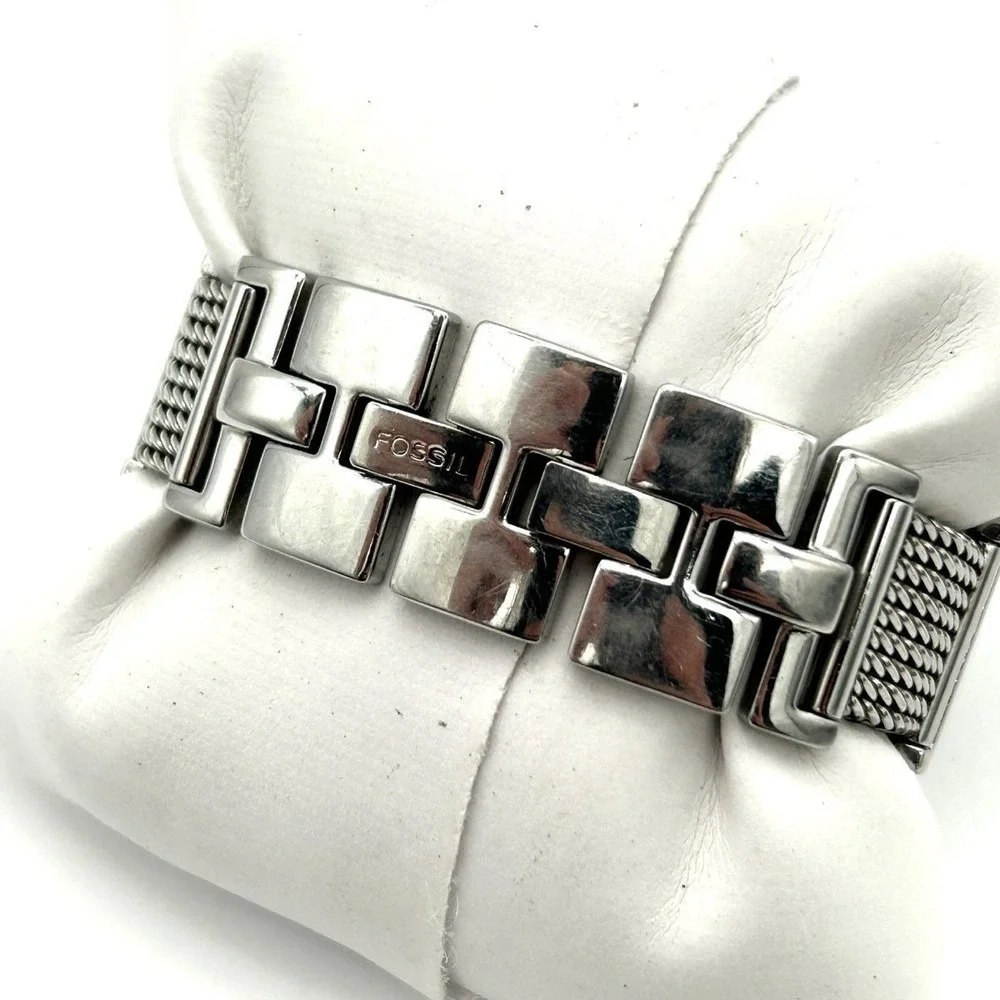 Vintage Y2K Fossil Women's Silver Stainless Steel Tank Watch ES-2025 Mesh Band